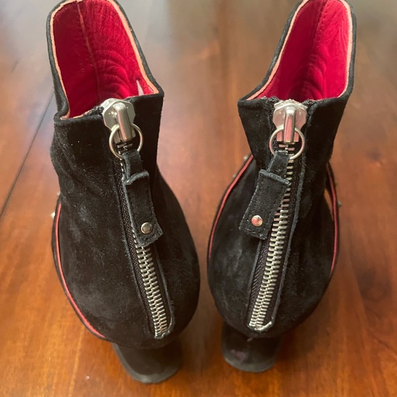 RARE Black Radio Dorateymur Suede Boots - Picture 2 of 10